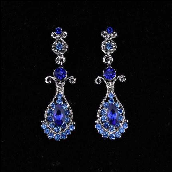 Kividega kõrvarõngaste ja kaelakee komplekt