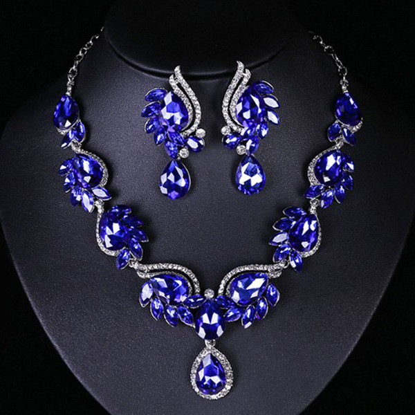 Elegáns női nyaklánc és fülbevaló szett