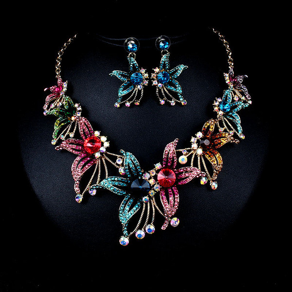 Naiste dekoratiivlillede kõrvarõngaste ja kaelakee komplekt