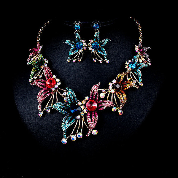 Naiste dekoratiivlillede kõrvarõngaste ja kaelakee komplekt