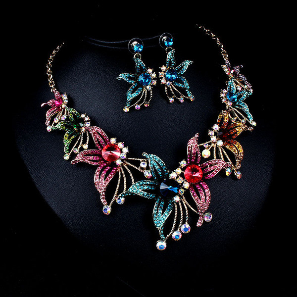 Naiste dekoratiivlillede kõrvarõngaste ja kaelakee komplekt