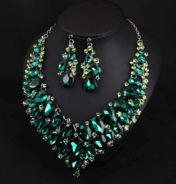 Elegáns női fülbevaló és nyaklánc szett