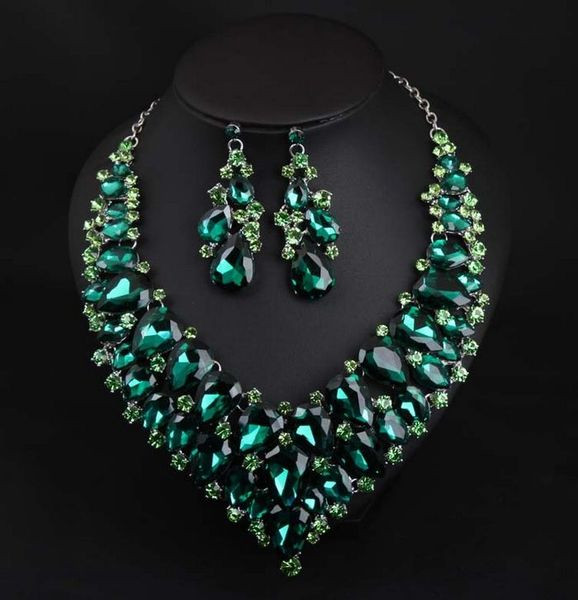 Elegáns női fülbevaló és nyaklánc szett