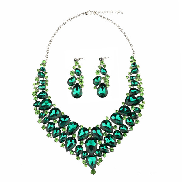 Elegáns női fülbevaló és nyaklánc szett