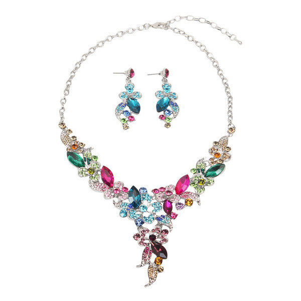 Naiste elegantne kõrvarõngaste ja kaelakee komplekt