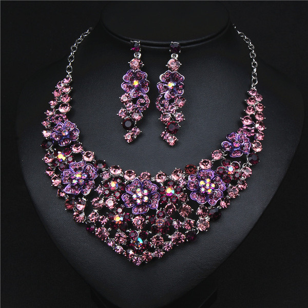 Stílusos női fülbevaló és nyaklánc kövekkel