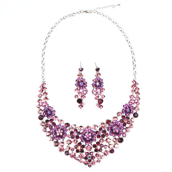 Stílusos női fülbevaló és nyaklánc kövekkel