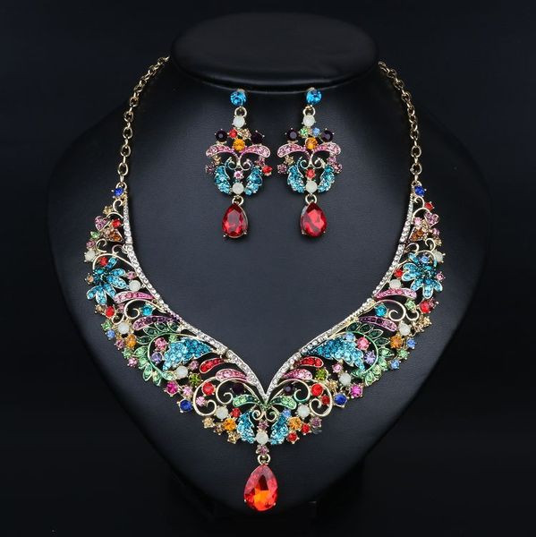 Stílusos hosszú fülbevaló és nyaklánc szett három modellben