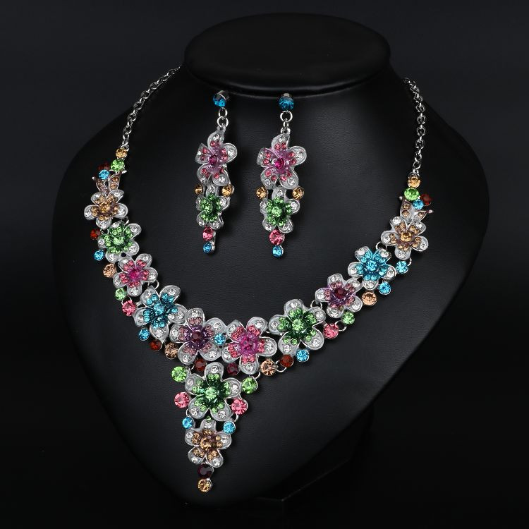 Stílusos hosszú fülbevaló és nyaklánc szett három modellben