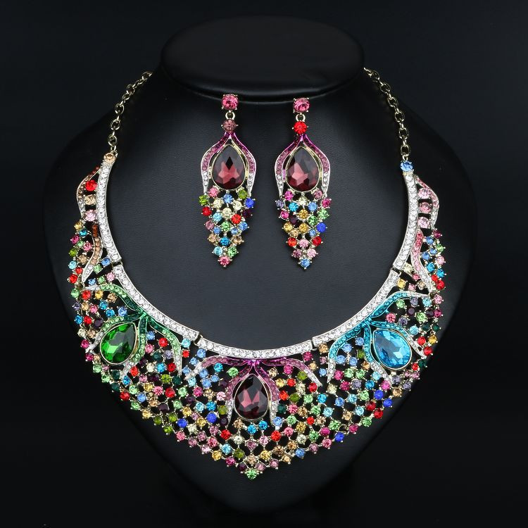 Stílusos hosszú fülbevaló és nyaklánc szett három modellben