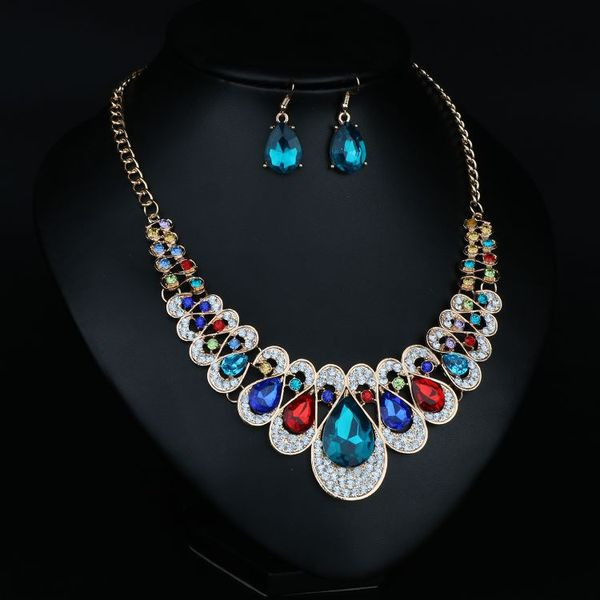 Elegáns nyaklánc és fülbevaló szett