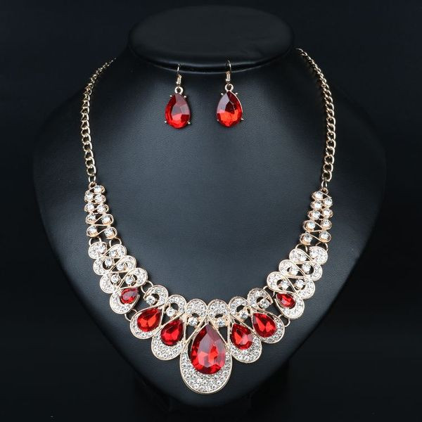 Elegáns nyaklánc és fülbevaló szett