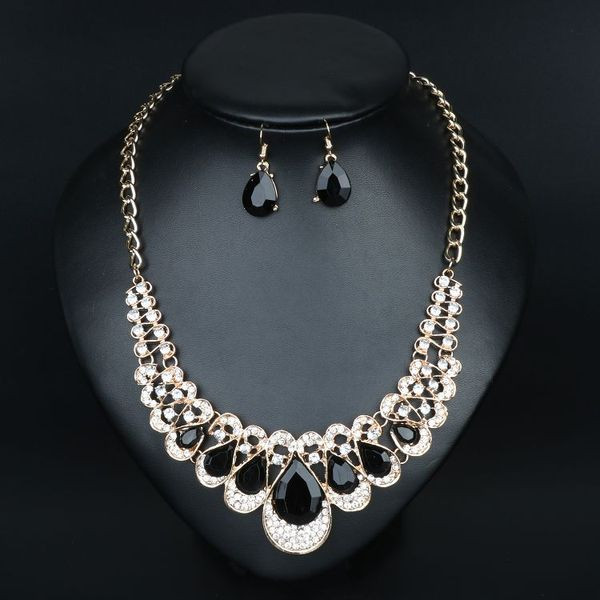 Elegáns nyaklánc és fülbevaló szett
