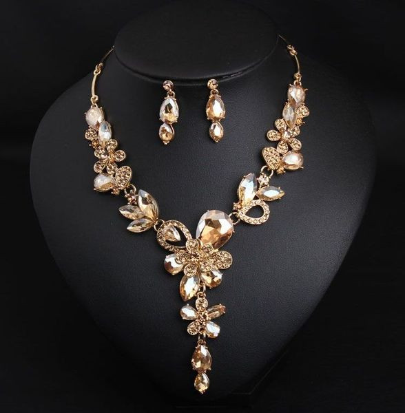 Set ogrlica i naušnice s kamenčićima