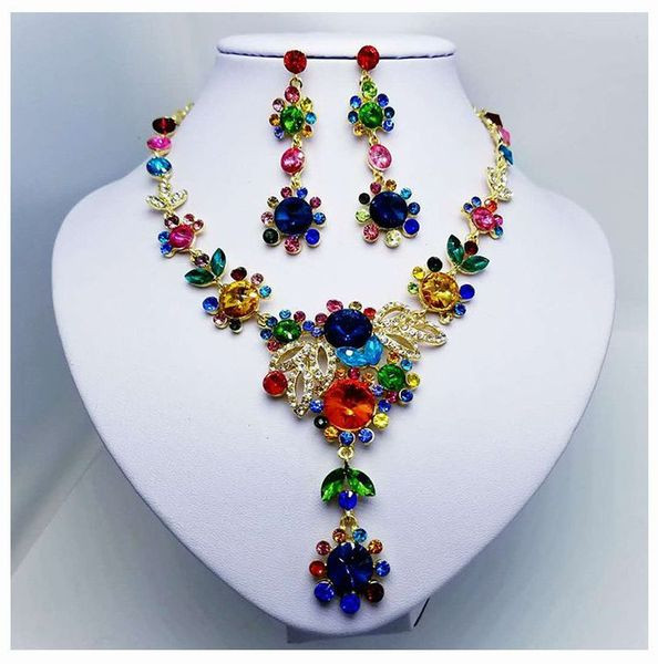 Stílusos nyaklánc és hosszú fülbevaló szett