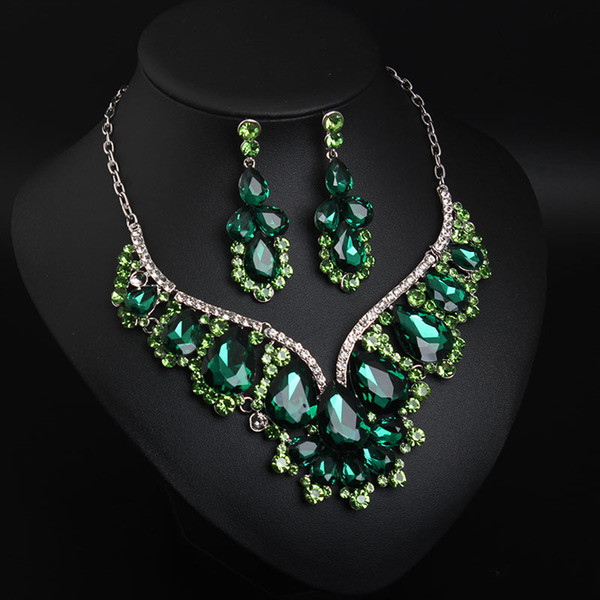 Elegáns hosszú fülbevaló és nyaklánc szett