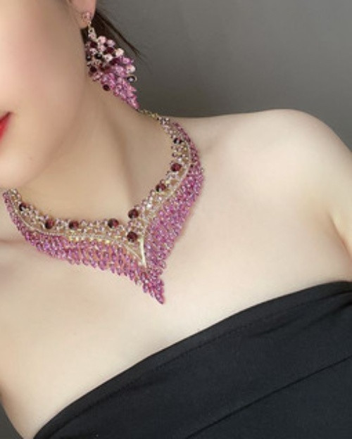 Naiste stiilne pikkade kõrvarõngaste ja kaelakee komplekt