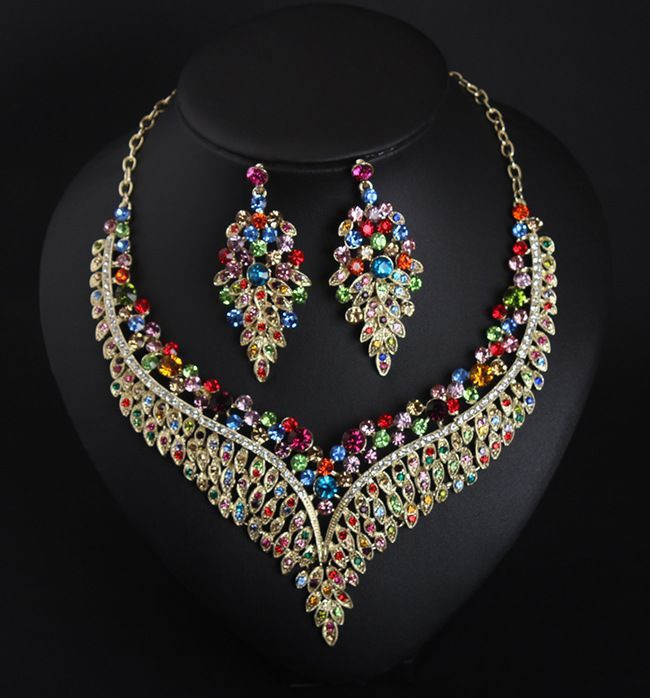 Naiste stiilne pikkade kõrvarõngaste ja kaelakee komplekt