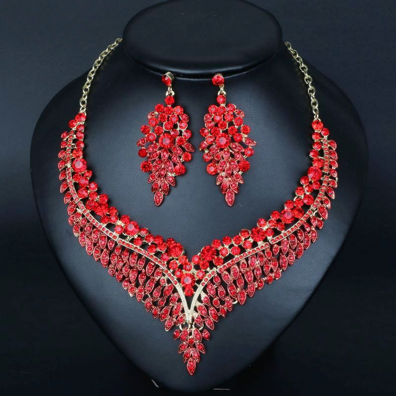 Naiste stiilne pikkade kõrvarõngaste ja kaelakee komplekt