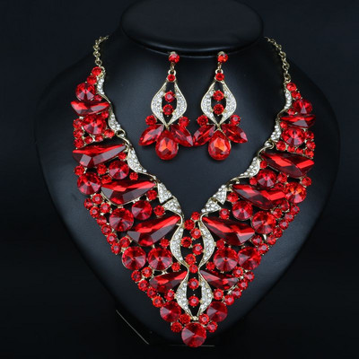 Díszkövekkel díszített női nyaklánc és fülbevaló szett