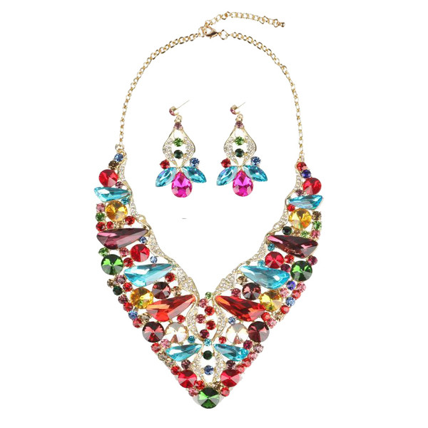 Díszkövekkel díszített női nyaklánc és fülbevaló szett