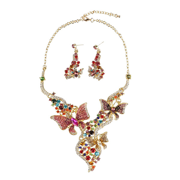 Stílusos rövid fülbevaló és nyaklánc szett