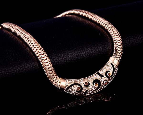 Praegune naiste komplekt kaelakee kõrvarõngad käevõru ja sõrmus