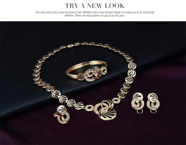 Divatos nyaklánc gyűrűs karkötő és fülbevaló készlet