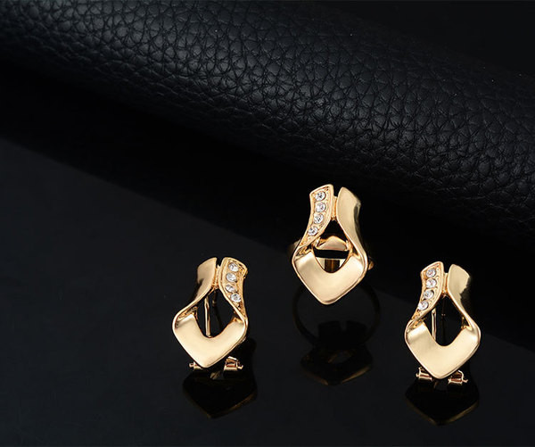 Elegáns gyűrűs fülbevaló nyaklánc és karkötő készlet