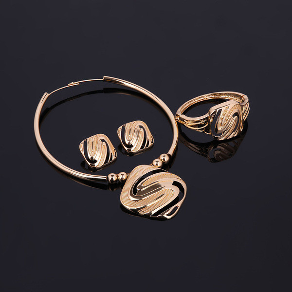 Stiilne naiste komplekt käevõru kaelakeesõrmust ja kõrvarõngaid