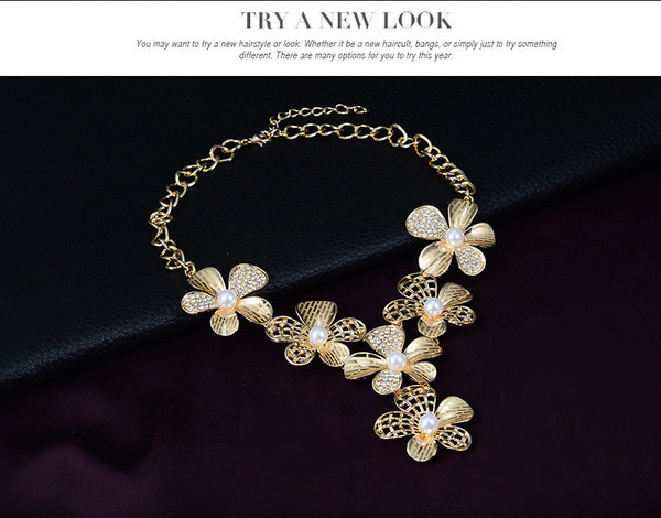 Naiste moodne dekoratiivsete lilledega kaelakee-sõrmuskõrvarõngaste ja käevõru komplekt