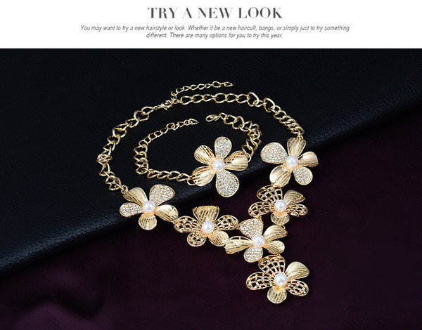 Naiste moodne dekoratiivsete lilledega kaelakee-sõrmuskõrvarõngaste ja käevõru komplekt