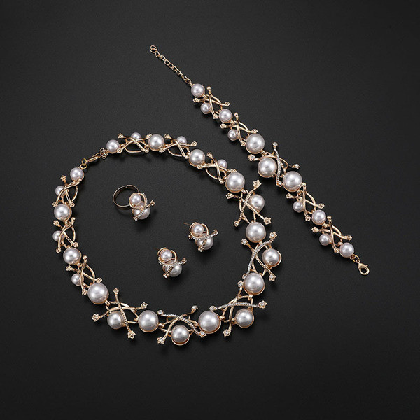 Stiilne dekoratiivpärlitega kaelakeesõrmuskõrvarõngaste ja käevõru komplekt