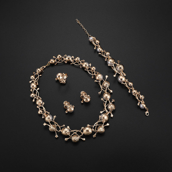 Stiilne dekoratiivpärlitega kaelakeesõrmuskõrvarõngaste ja käevõru komplekt