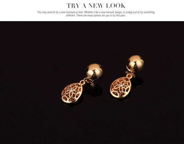 Moodne kaelakee-sõrmuskõrvarõngaste ja käevõru komplekt