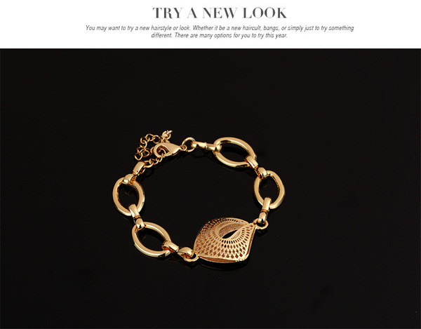 Moodne kaelakee-sõrmuskõrvarõngaste ja käevõru komplekt