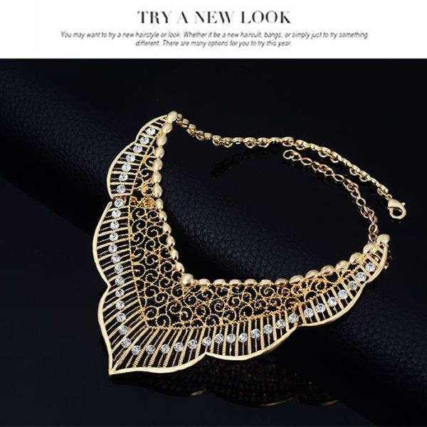 Elegantne naiste komplekt käevõru kaelakeesõrmust ja kõrvarõngaid