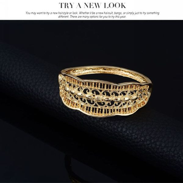 Elegantne naiste komplekt käevõru kaelakeesõrmust ja kõrvarõngaid