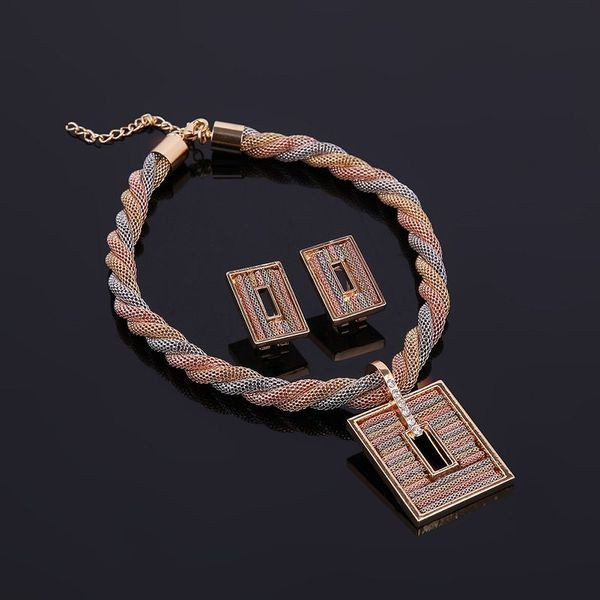 Naiste igapäevane kaelakee kõrvarõngaste komplekt, sõrmus ja käevõru