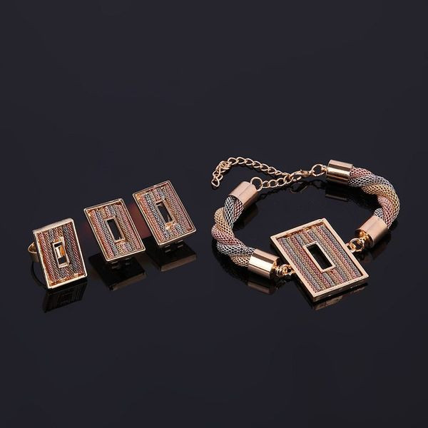 Naiste igapäevane kaelakee kõrvarõngaste komplekt, sõrmus ja käevõru