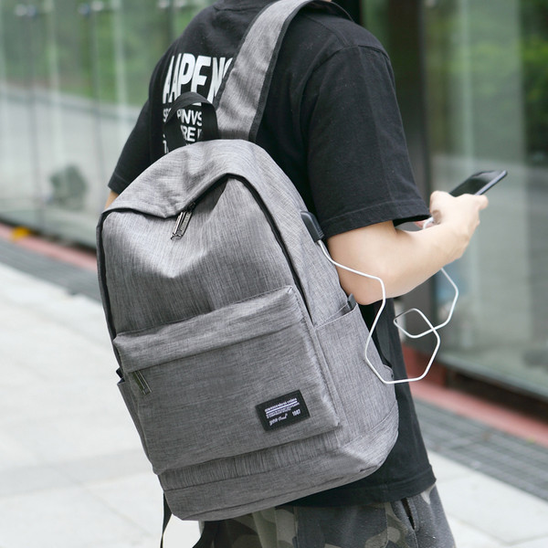 Meeste seljakott kirjadega - kaks mudelit