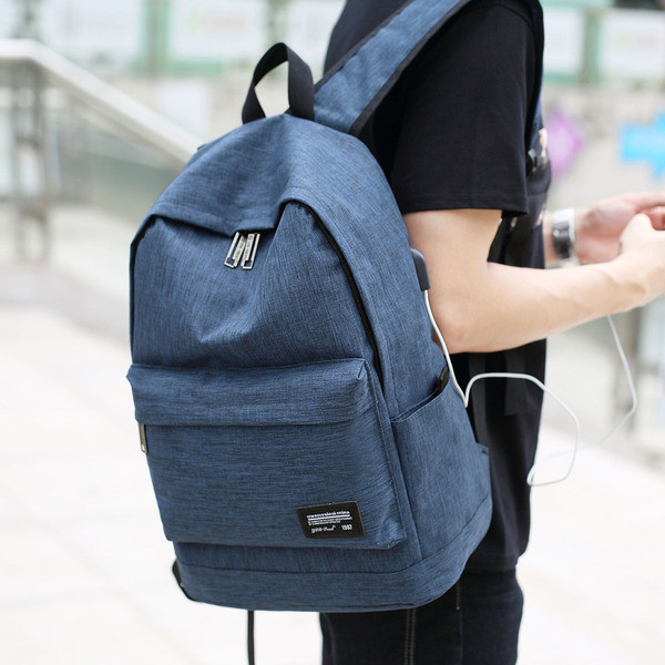 Meeste seljakott kirjadega - kaks mudelit