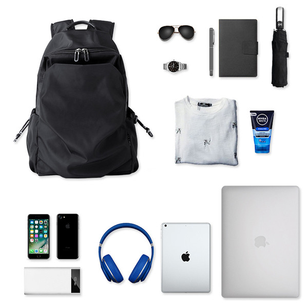 Muški ruksak s patentnim zatvaračem i džepovima u crnoj boji