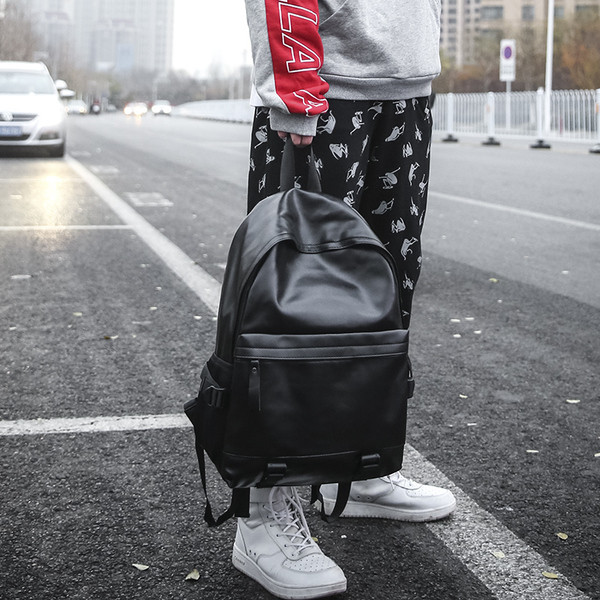 Férfi bőr hátizsák új modellje fekete színben