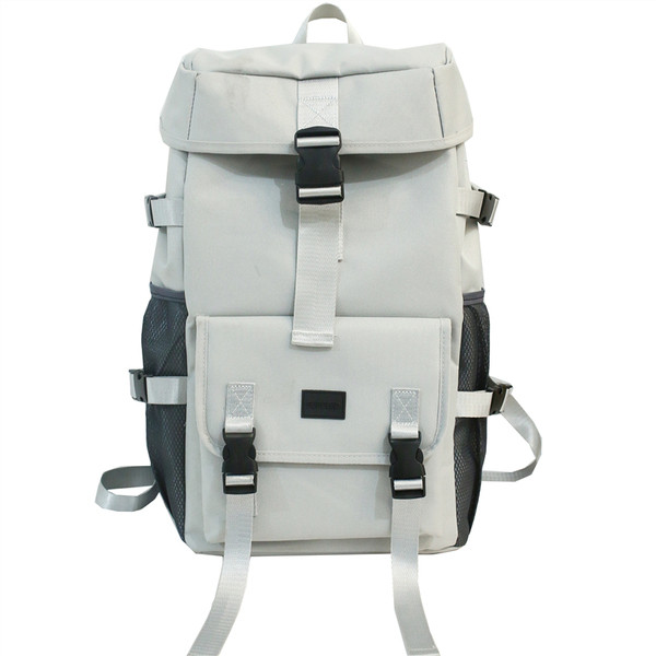 Férfi hátizsák csatokkal és zsebbel