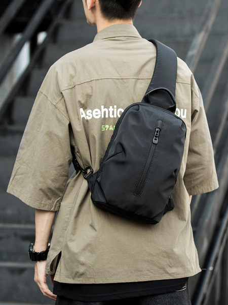 Férfi hátizsák cipzárral és szürke fogantyúval