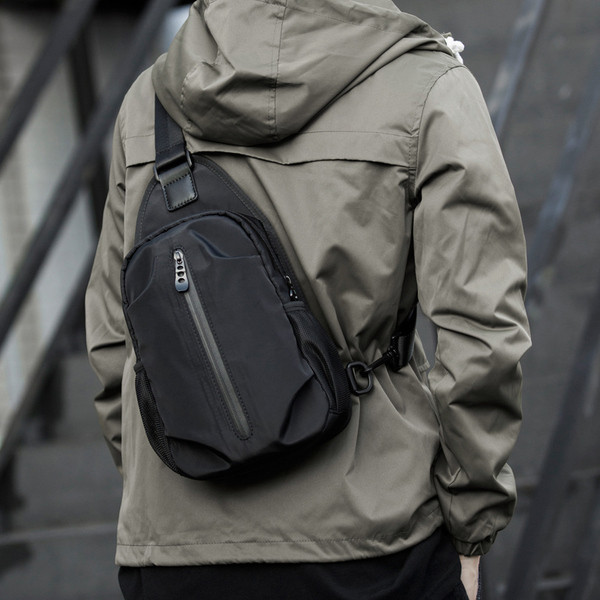 Férfi napi hátizsák cipzárral és egy pánttal