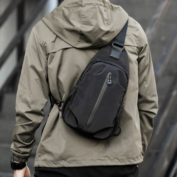 Férfi napi hátizsák cipzárral és egy pánttal