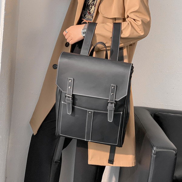 Férfi bőr hátizsák csatokkal