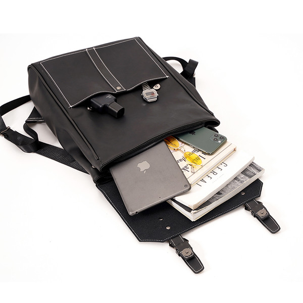 Férfi bőr hátizsák csatokkal